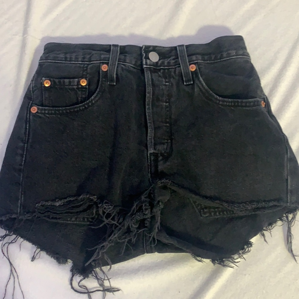 levi distressed shorts